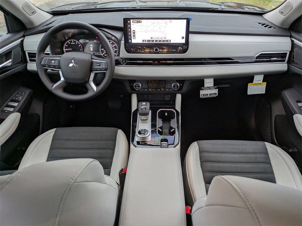New 2025 Mitsubishi Outlander SE image 14