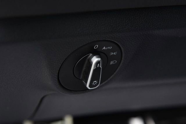 Certified 2025 Volkswagen Jetta Sport image 11