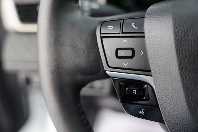 Used 2025 Toyota Camry XLE image 19