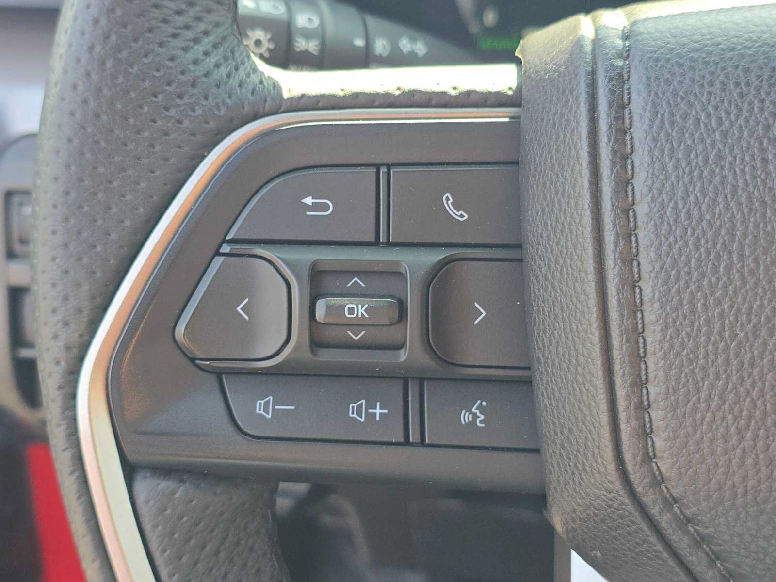 Certified 2025 Toyota Tacoma TRD Off-Road AWD/4WD image 28