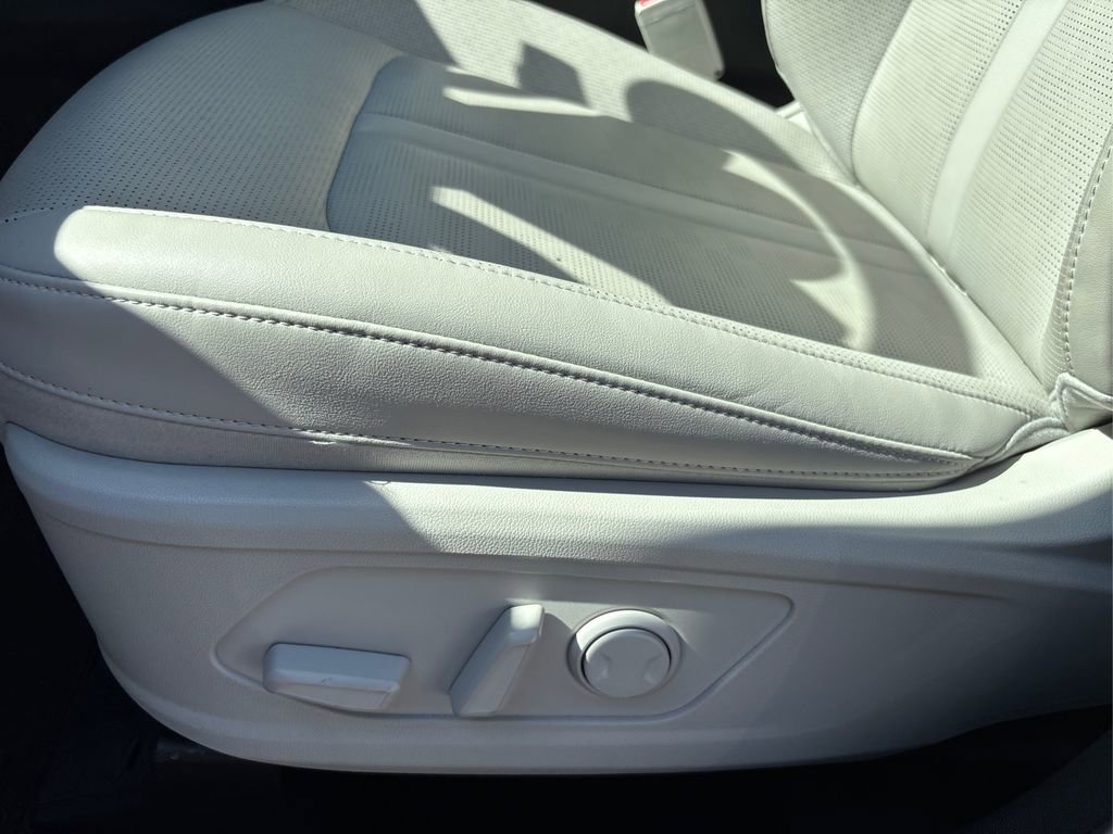 Certified 2025 Kia Sorento S image 36