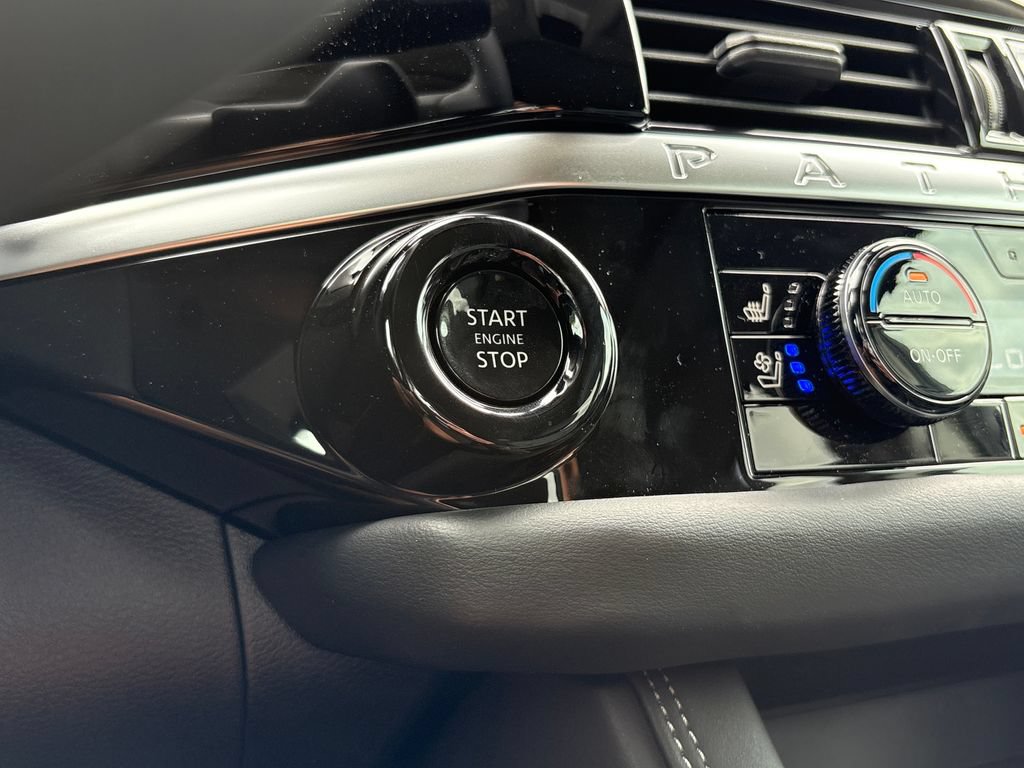 New 2026 Nissan Pathfinder Platinum FWD image 14