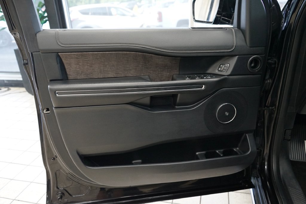 Used 2020 Ford Expedition Limited AWD/4WD image 23