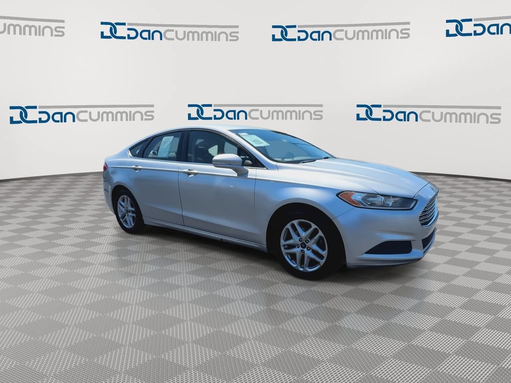 Used 2014 Ford Fusion SE FWD image 2
