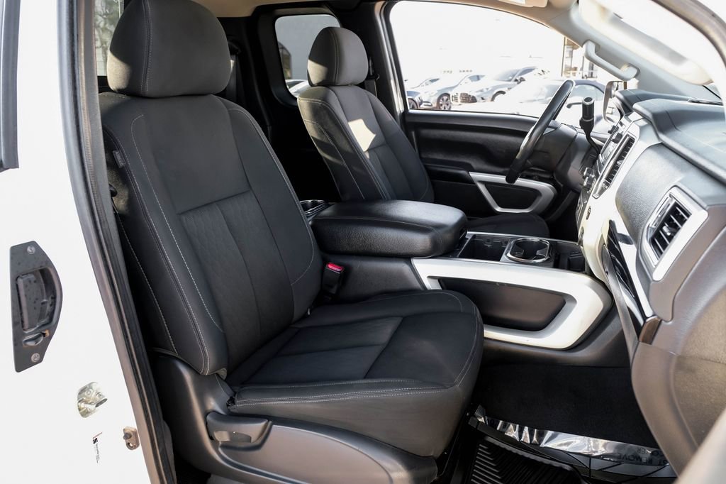 Used 2017 Nissan Titan SV image 30
