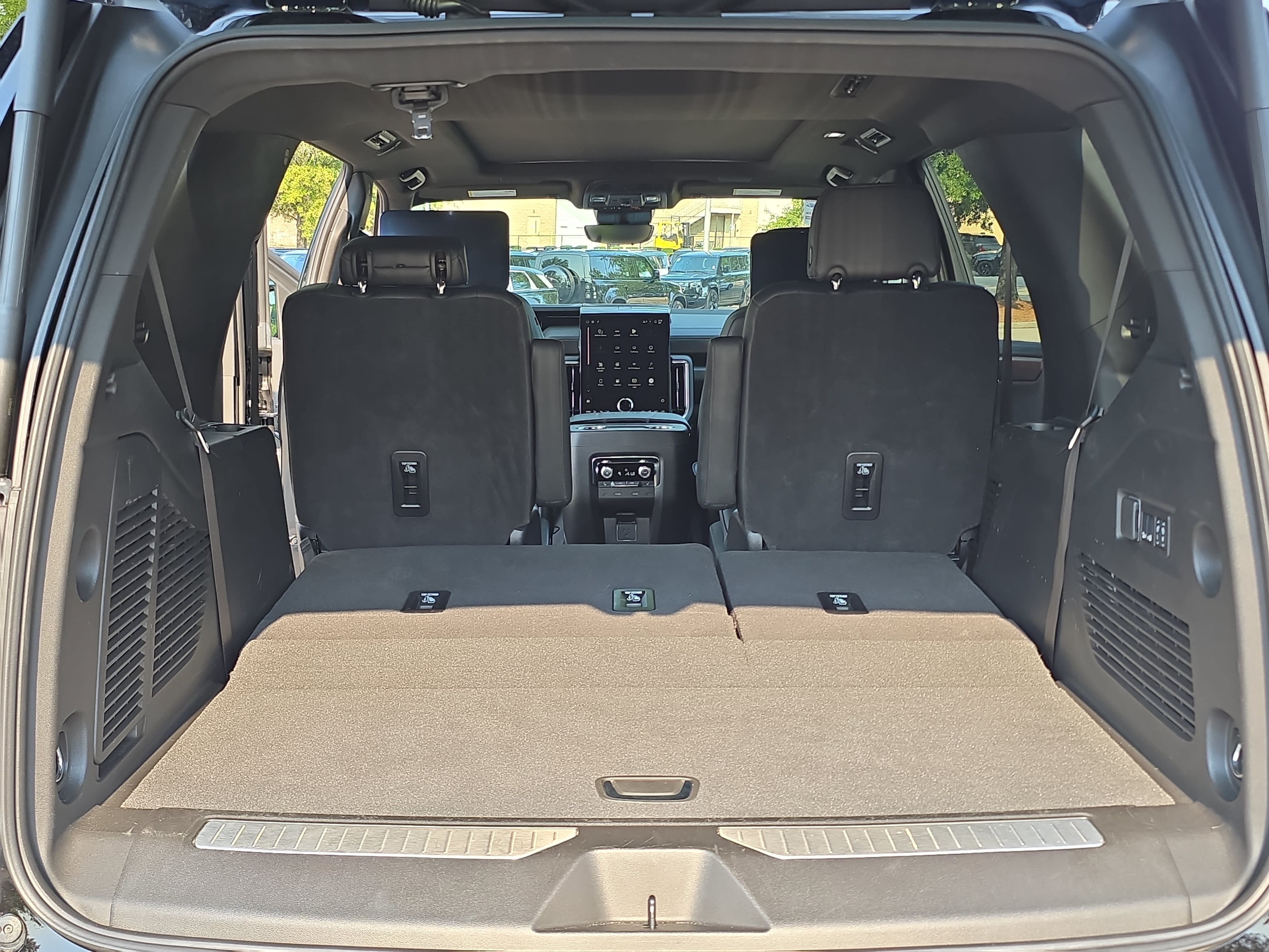 Used 2025 GMC Yukon Denali w/ Denali Reserve Package AWD/4WD image 13