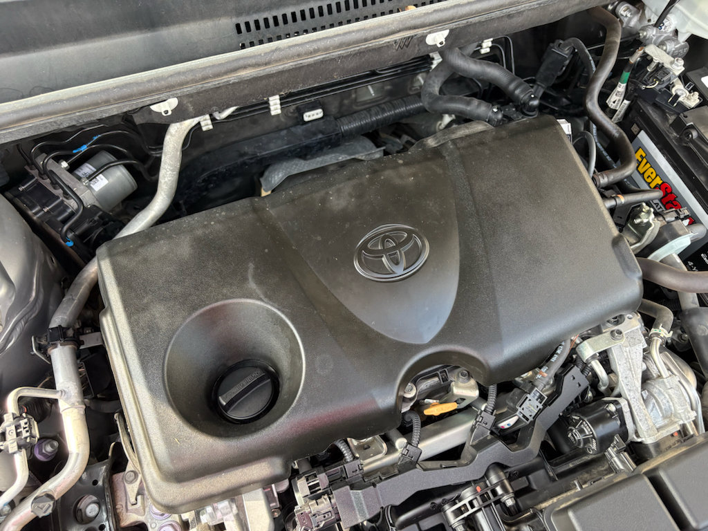 Used 2020 Toyota RAV4 XLE w/ Convenience Package FWD image 33