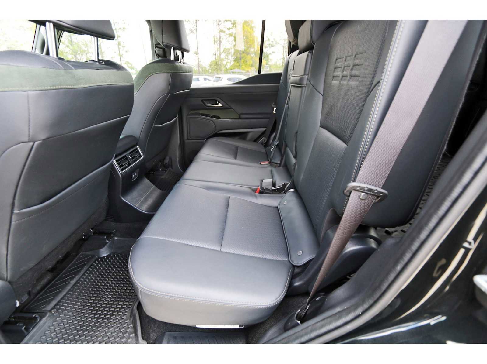 Used 2024 Lexus GX 550 image 12