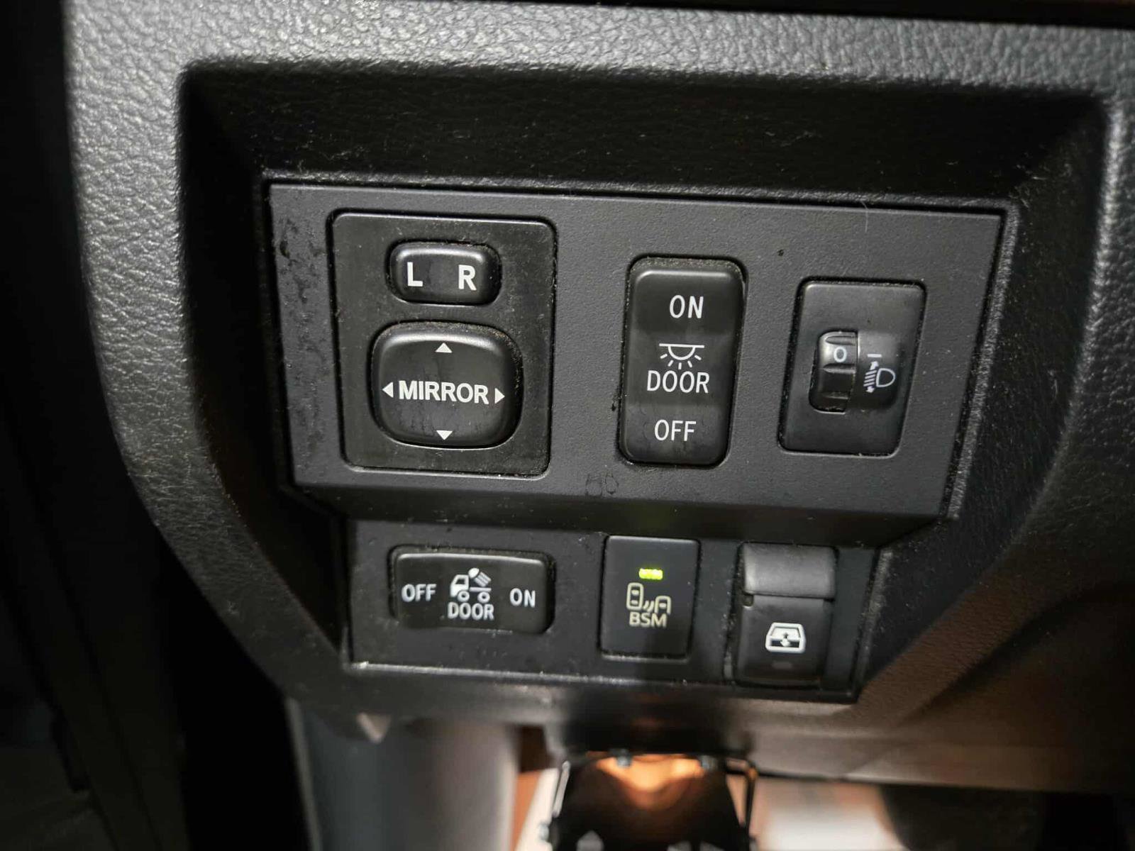 Used 2014 Toyota Tundra Limited w/ Limited Premium Package image 31