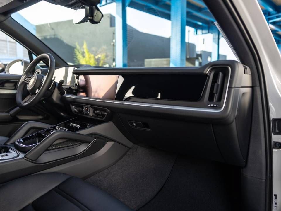 Certified 2026 Porsche Cayenne AWD/4WD image 26