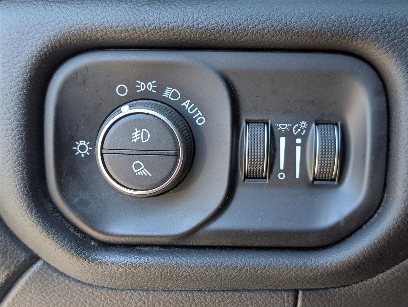 Used 2024 RAM 2500 Laramie AWD/4WD image 23
