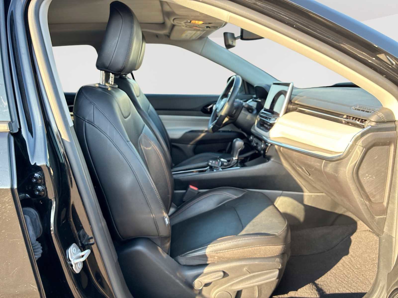 Used 2022 Jeep Compass Limited w/ Sun and Sound Group image 28