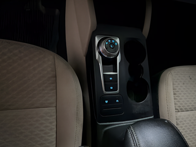 Used 2021 Ford Escape SE w/ Cold Weather Package FWD image 16