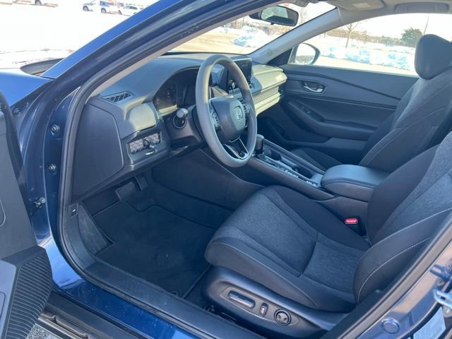 Used 2023 Honda Accord EX image 11
