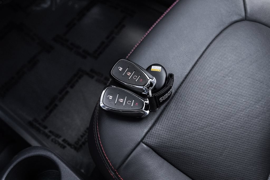 Used 2020 Chevrolet Bolt Premier w/ Infotainment Package FWD image 53