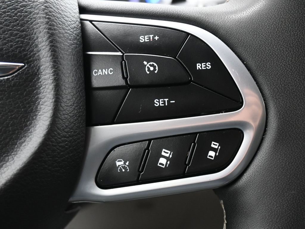 Certified 2024 Chrysler Pacifica Select image 21