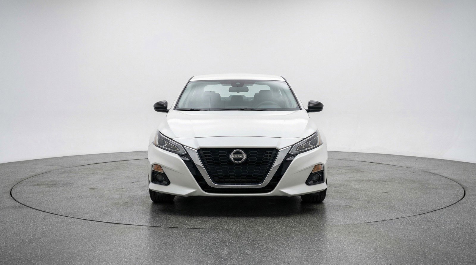 Used 2025 Nissan Altima 2.5 SV image 2