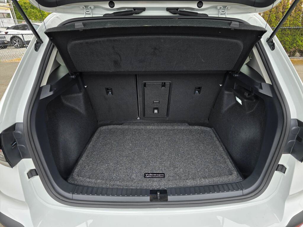 Certified 2025 Volkswagen Taos SE AWD/4WD image 16