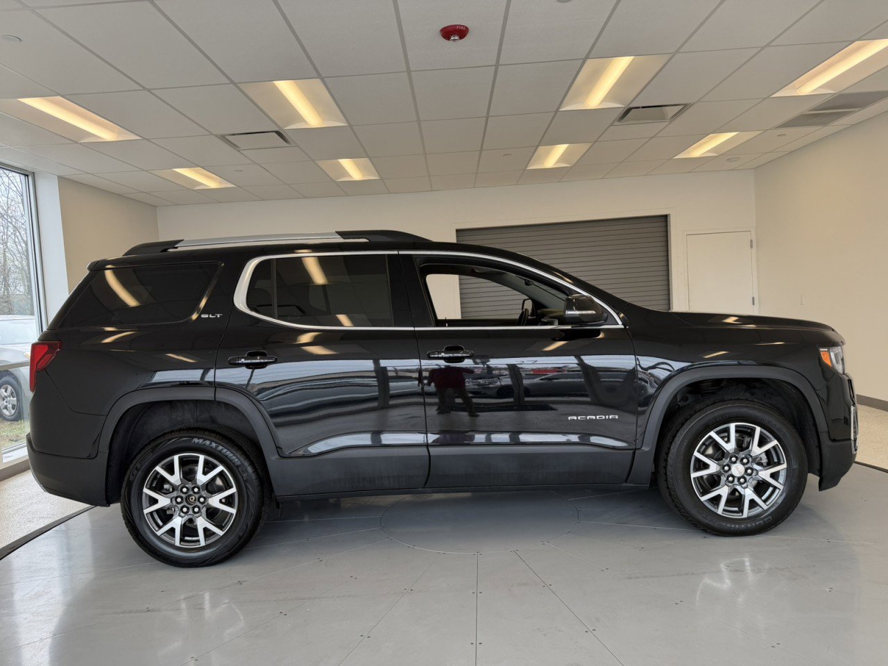 Used 2023 GMC Acadia SLT image 54