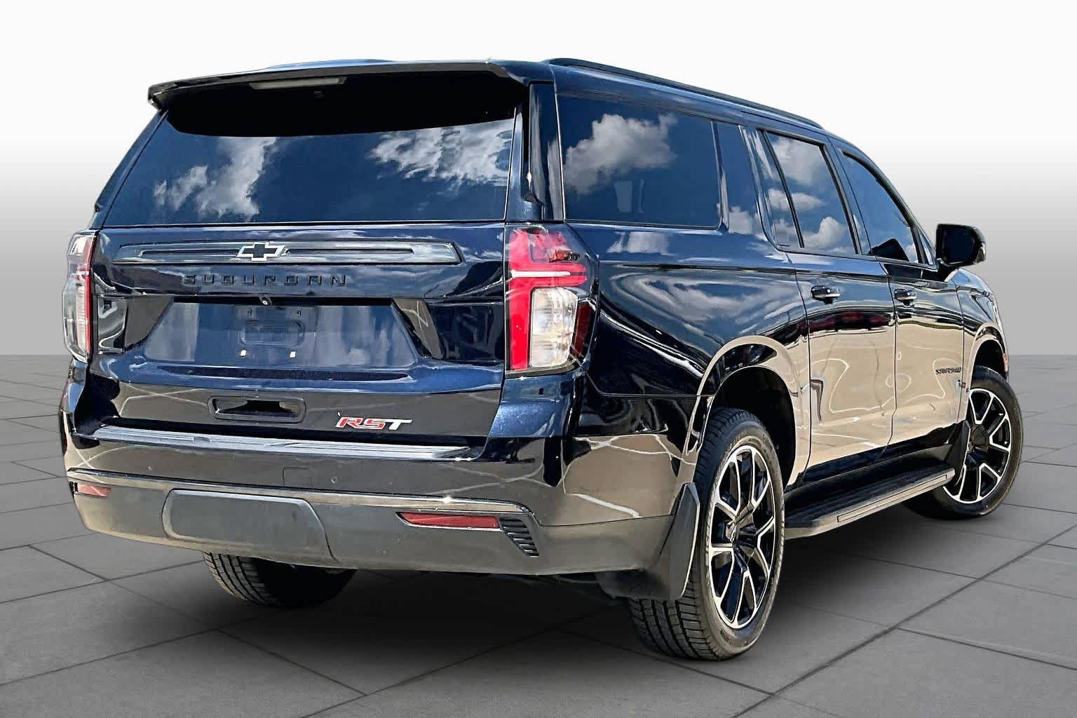 Used 2021 Chevrolet Suburban RST w/ Luxury Package AWD/4WD image 12