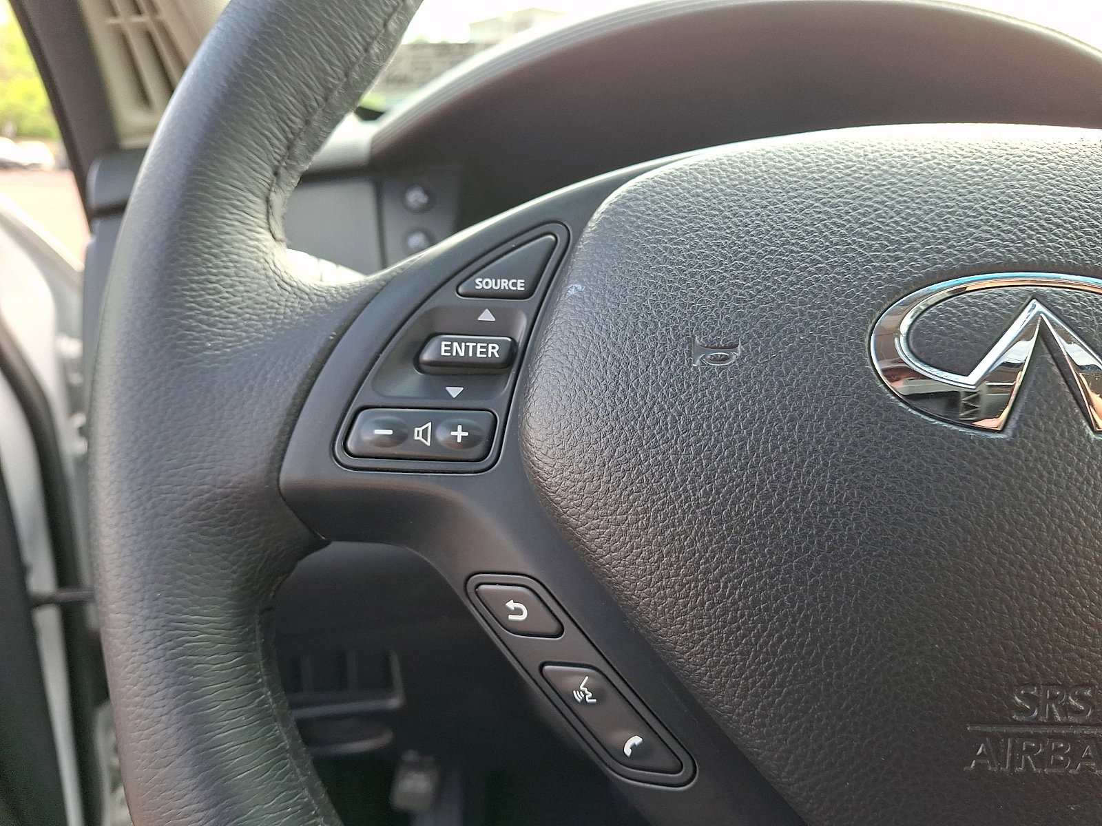 Used 2016 INFINITI QX50 AWD w/ Deluxe Touring Package image 21