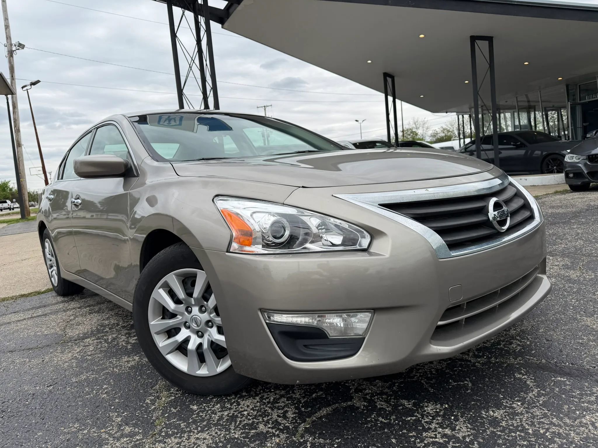 Used 2014 Nissan Altima 2.5 S w/ Display Audio Package FWD image 3