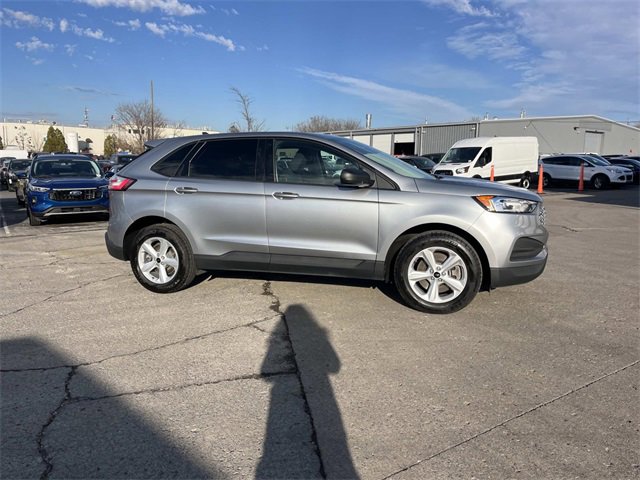 Used 2023 Ford Edge SE image 2