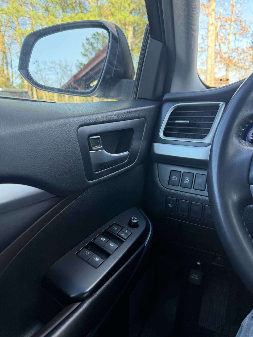 Used 2019 Toyota Highlander SE image 25