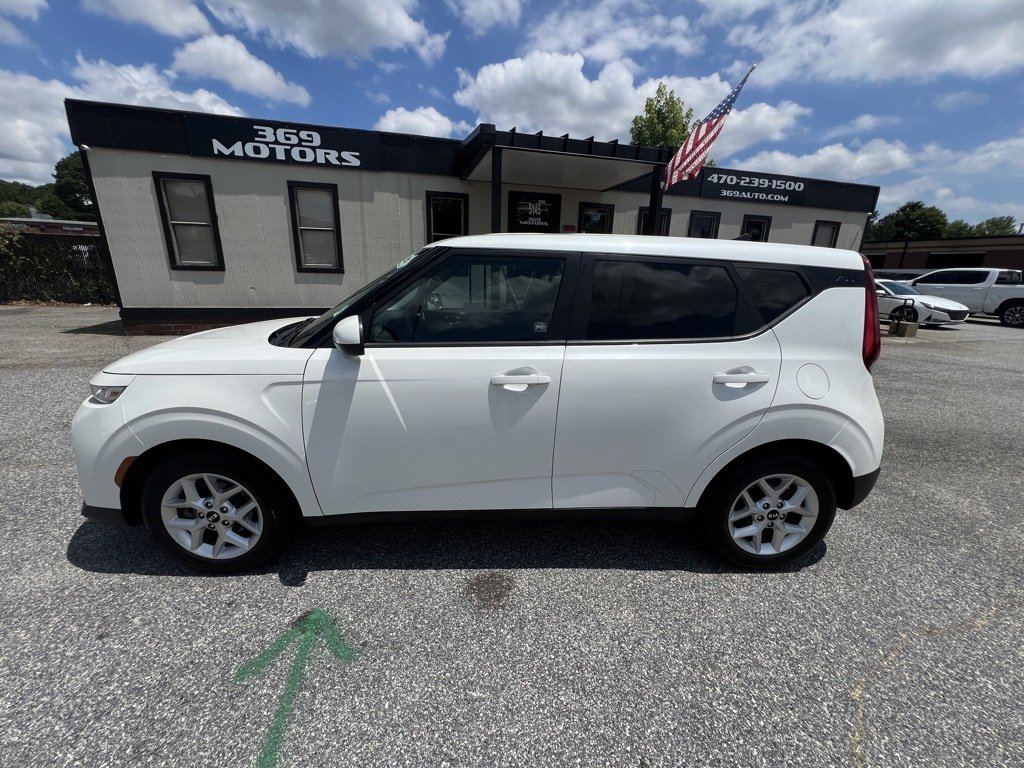 Used 2021 Kia Soul S image 2