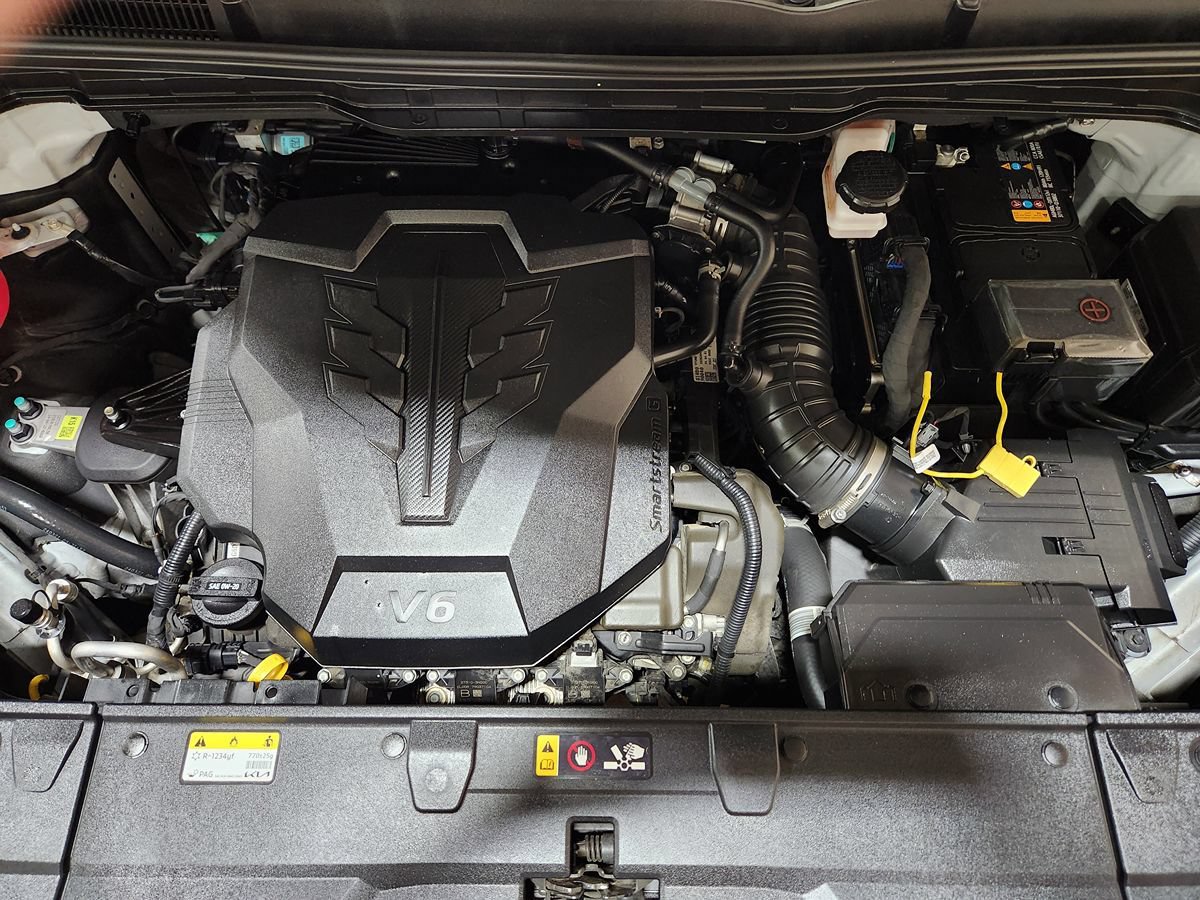 Used 2025 Kia Carnival SX FWD image 53
