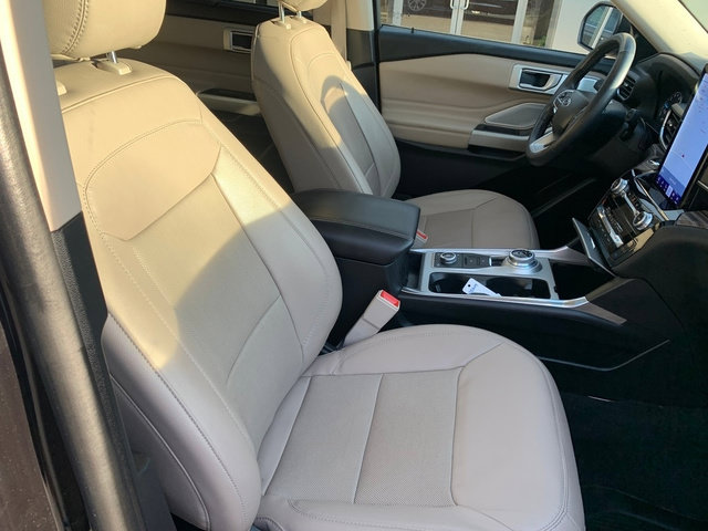Used 2023 Ford Explorer Limited w/ Limited Technology Package AWD/4WD image 10