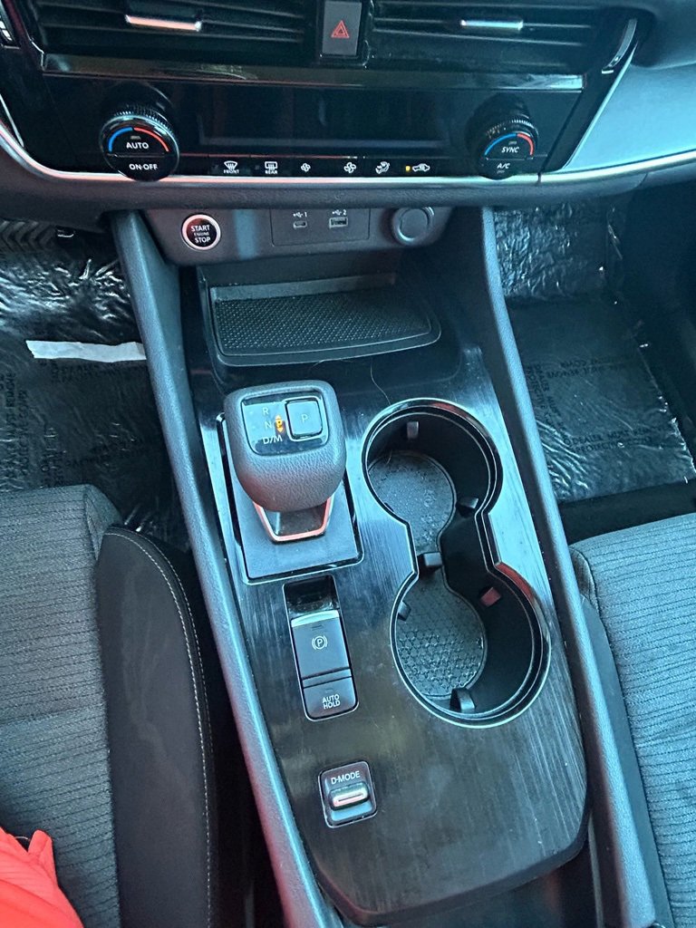 Used 2021 Nissan Rogue SV image 12