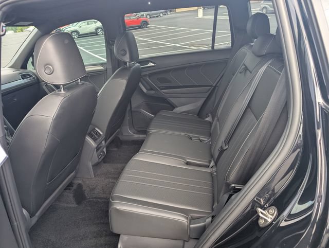 Used 2023 Volkswagen Tiguan SE R-Line AWD/4WD image 9