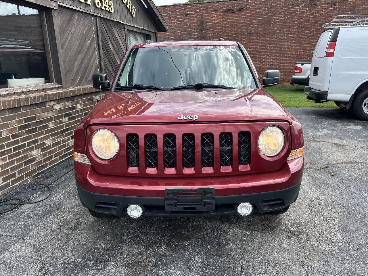 Used 2012 Jeep Patriot Latitude w/ Sun/Sound Group AWD/4WD image 5