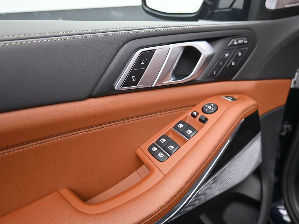 Used 2026 BMW X7 xDrive40i w/ Executive Package image 9