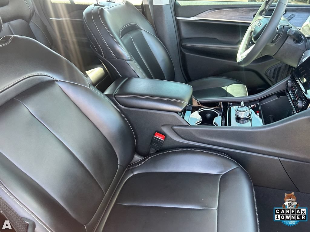 Certified 2023 Jeep Grand Cherokee Limited w/ Black Appearance Package AWD/4WD image 11