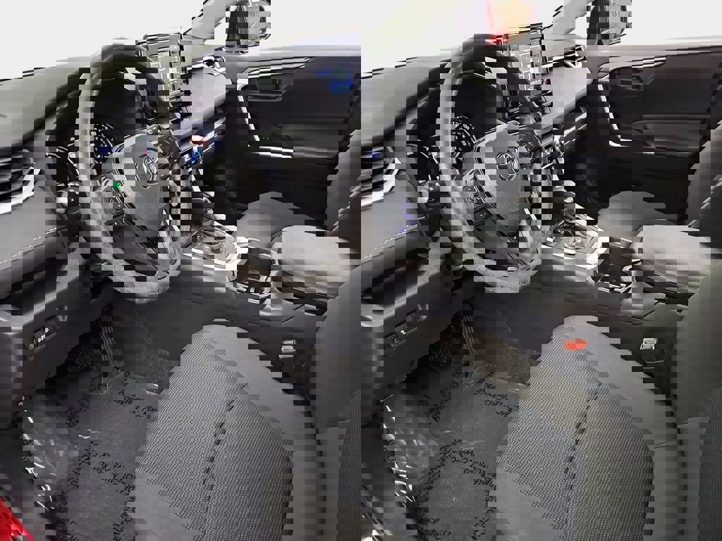 Used 2022 Toyota RAV4 LE image 18