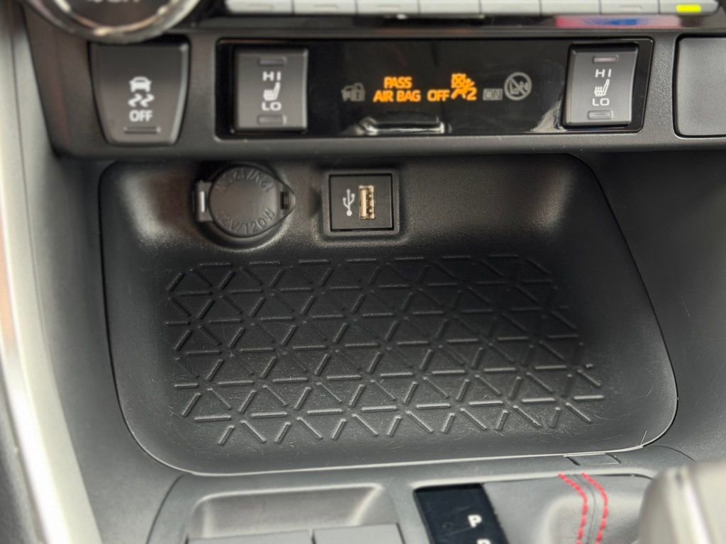Used 2024 Toyota RAV4 SE w/ Weather & Moonroof Package image 16