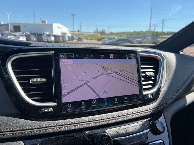 Used 2025 Chrysler Pacifica Pinnacle w/ Trailer Tow Group AWD/4WD image 19