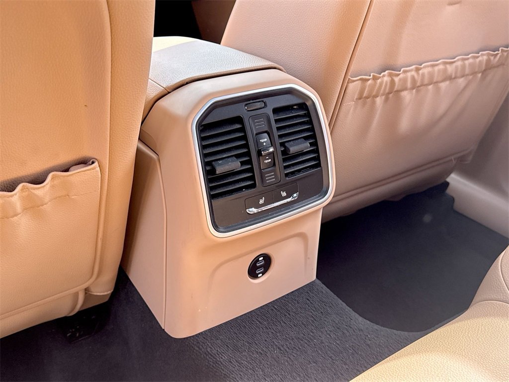 Used 2022 Porsche Macan Base image 25