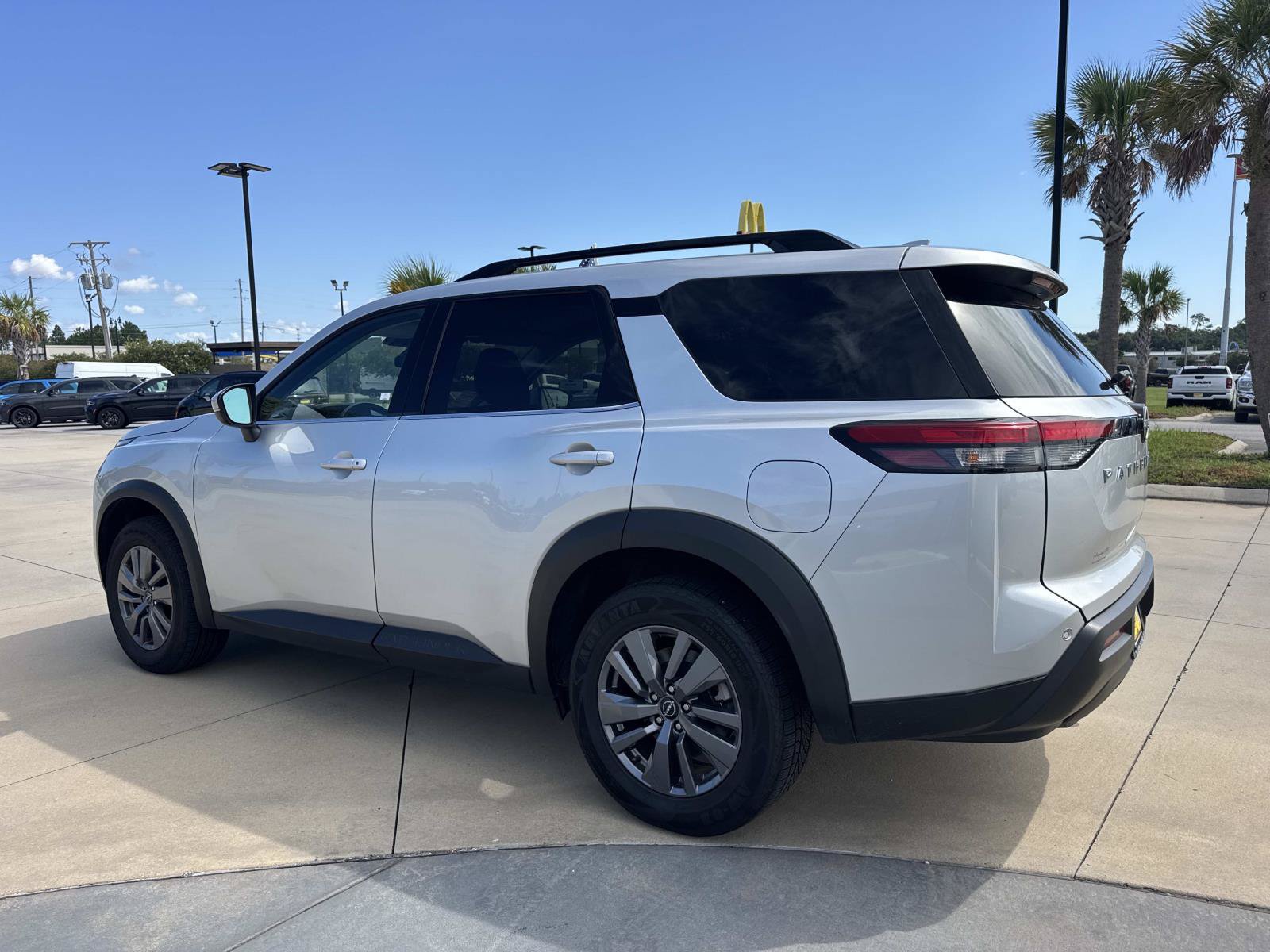 Used 2024 Nissan Pathfinder SV FWD image 5