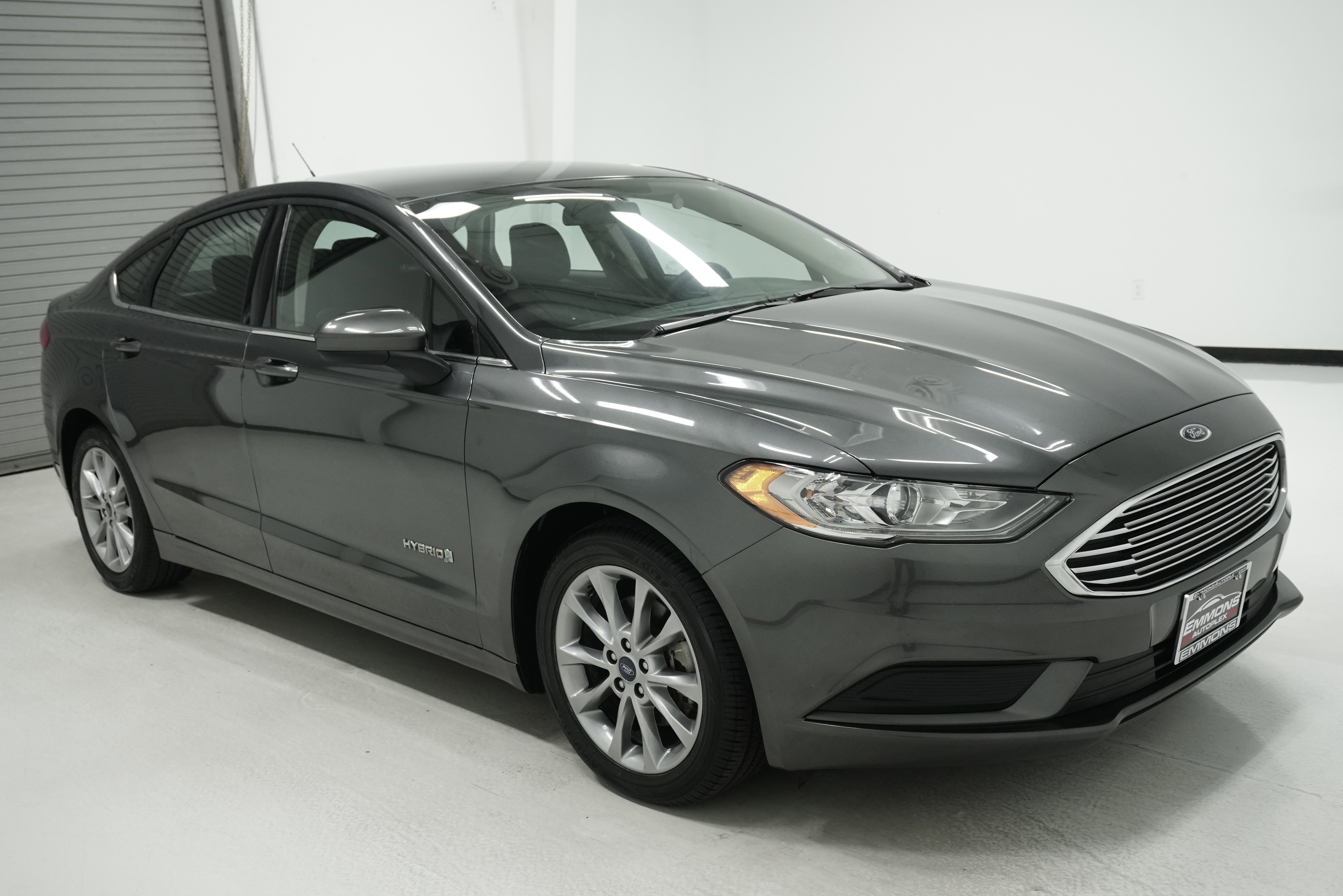 Used 2017 Ford Fusion SE FWD image 3