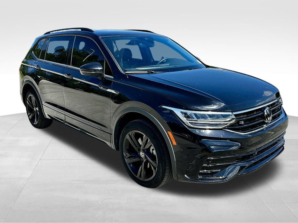 Certified 2024 Volkswagen Tiguan SE R-Line image 2