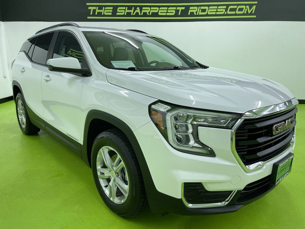 Used 2023 GMC Terrain SLE w/ Driver Convenience Package image 2