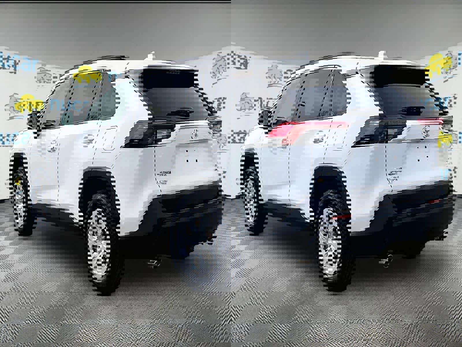 Used 2019 Toyota RAV4 LE image 4