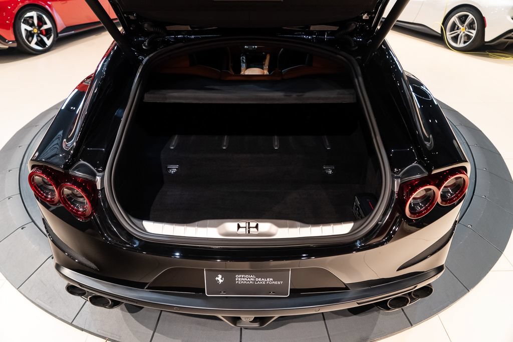 Used 2018 Ferrari GTC4Lusso AWD/4WD image 23