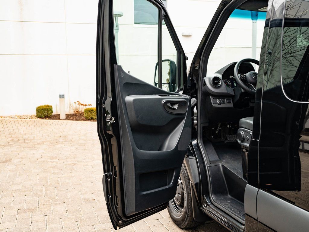 Used 2023 Mercedes-Benz Sprinter 2500 image 25