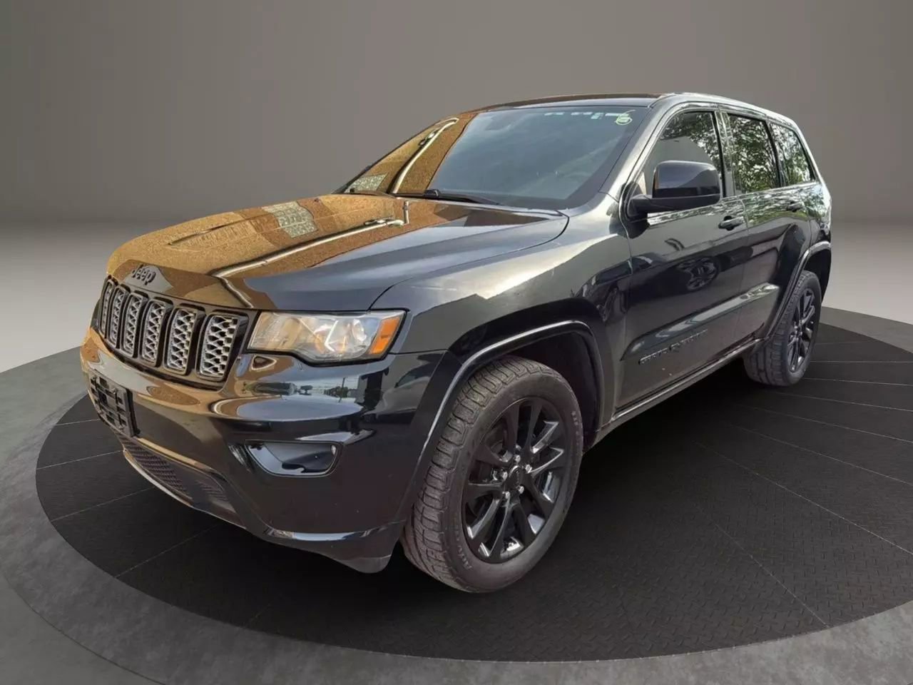 Used 2017 Jeep Grand Cherokee Altitude