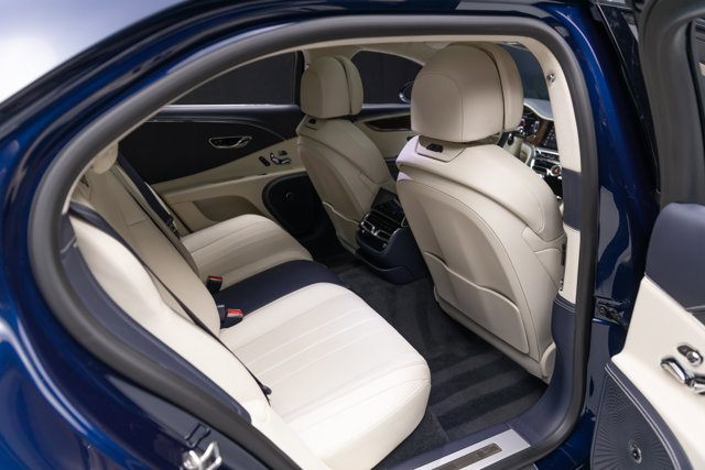 Used 2021 Bentley Flying Spur W12 image 64