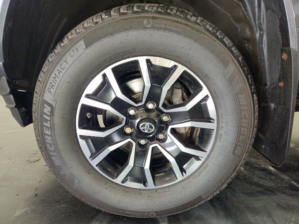Used 2020 Toyota Tacoma TRD Sport AWD/4WD image 23